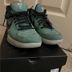 Nike KOBE Men’s Low-Top Basketball Shoes